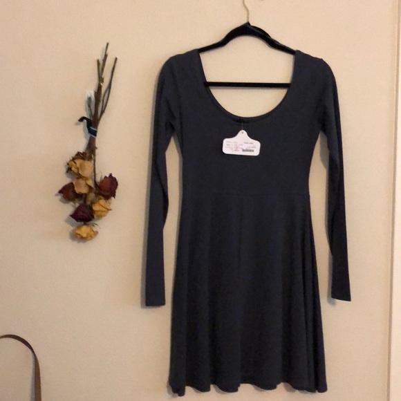 A short to medium long Dark Grey dress. - Picture 3 of 4